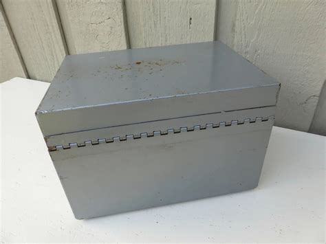 metal boxes with lids